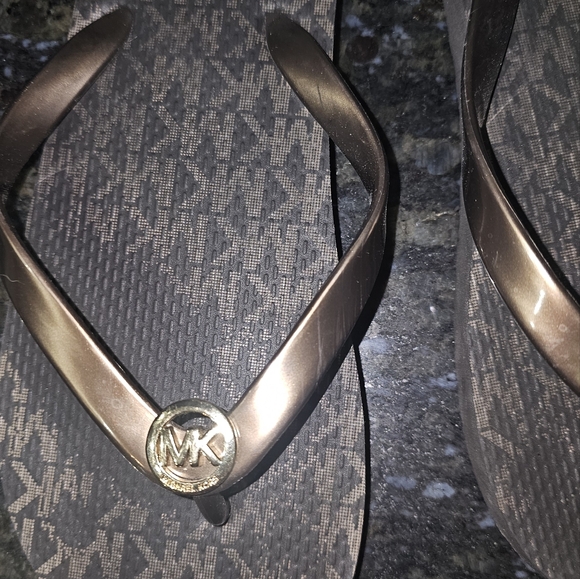 Michael kors flip flops - Picture 3 of 5
